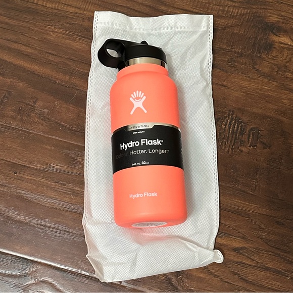 BNWT - Rare Coral Hydroflask - Picture 1 of 4